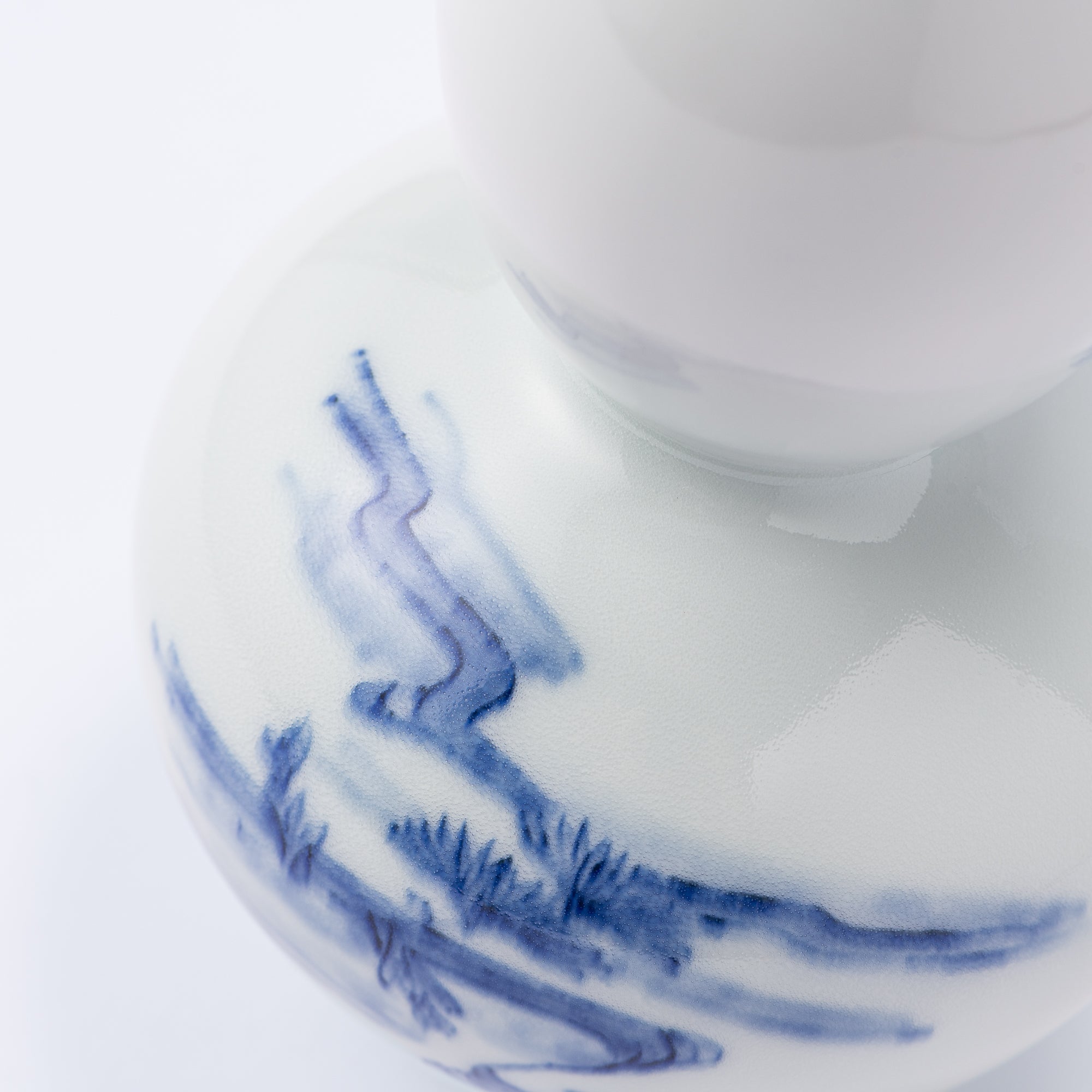 Vase à fleurs Hirado motif chrysanthème et eau courante