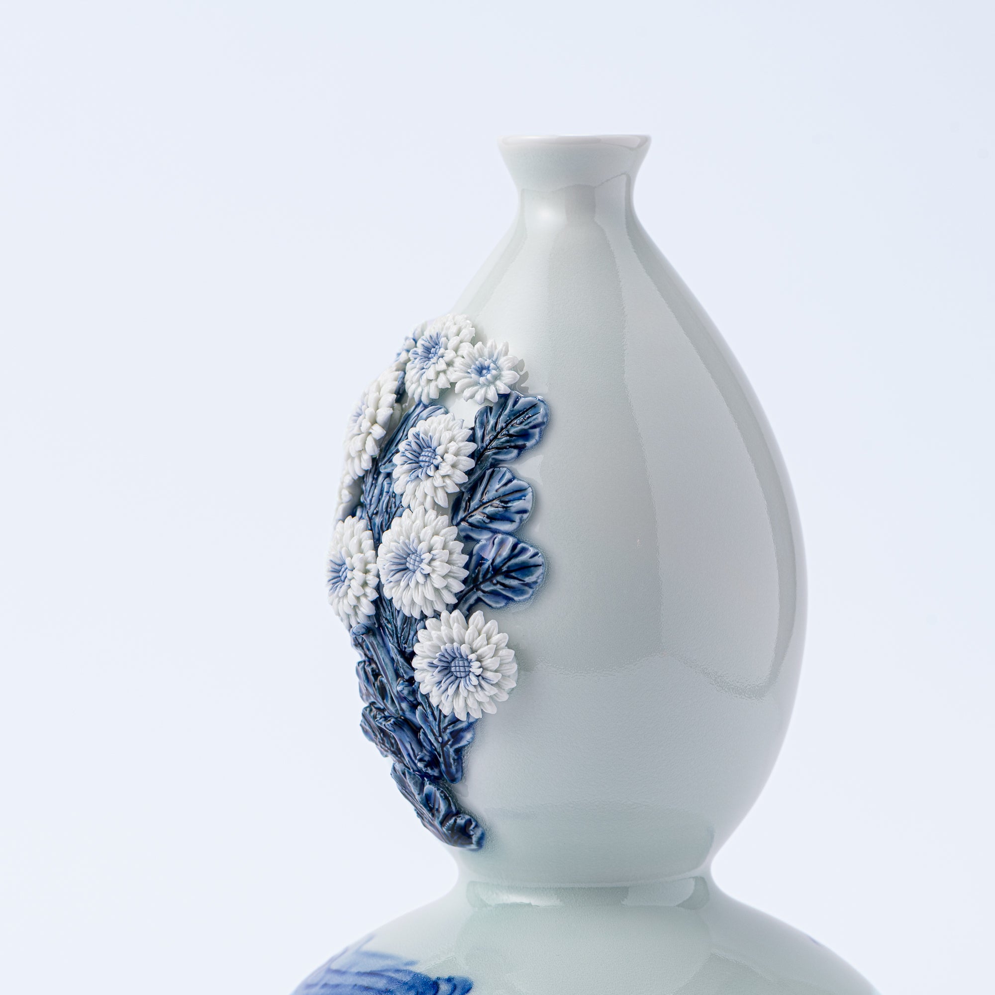 Vase à fleurs Hirado motif chrysanthème et eau courante