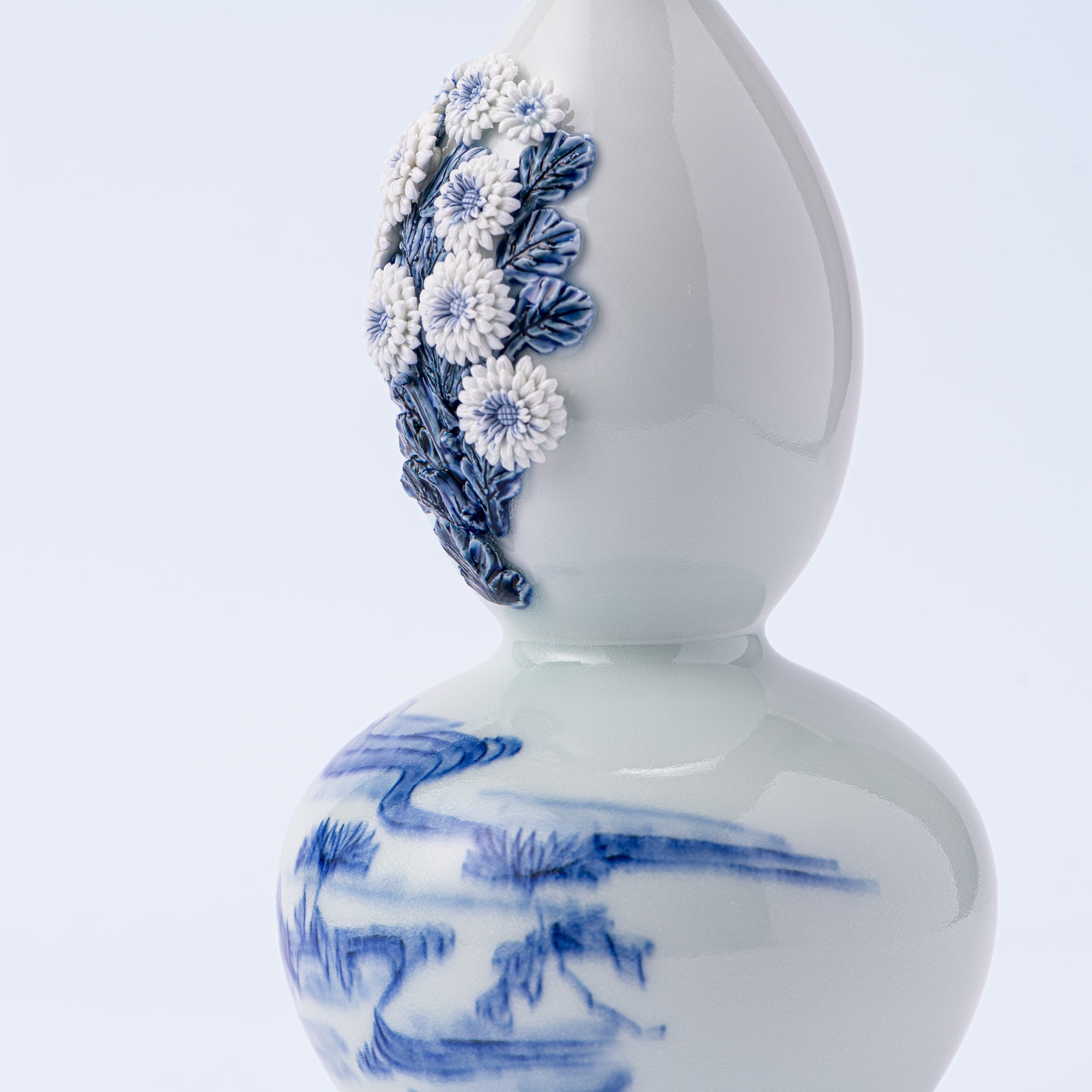 Vase à fleurs Hirado motif chrysanthème et eau courante