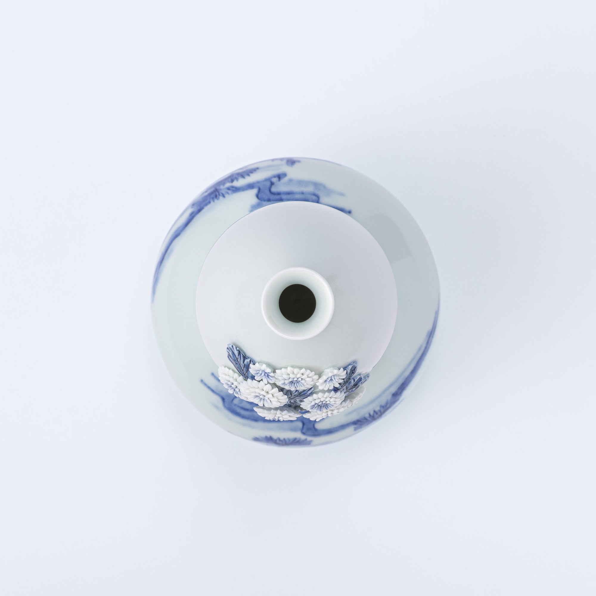 Vase à fleurs Hirado motif chrysanthème et eau courante