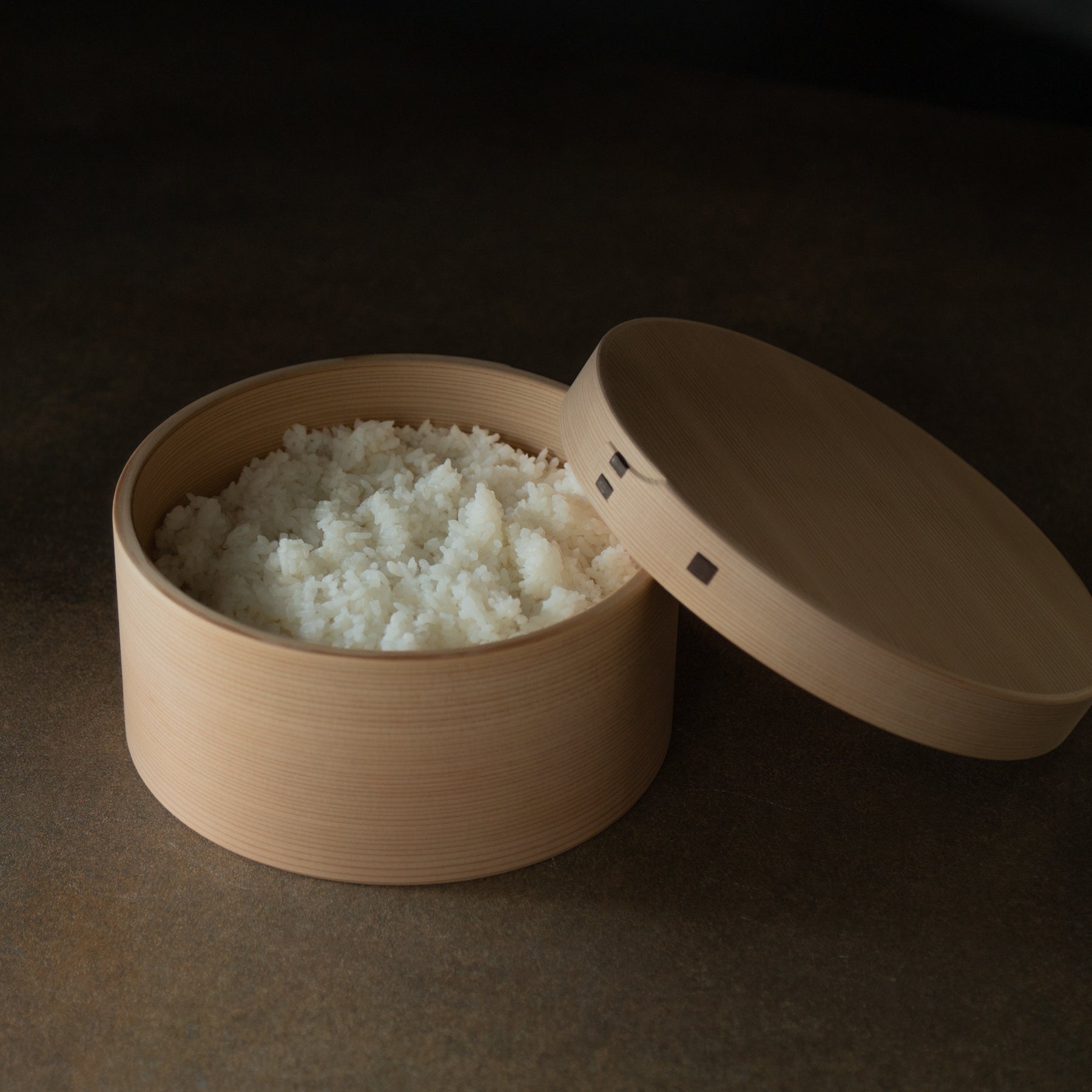 Récipient à riz Ohitsu en cèdre d'Akita
