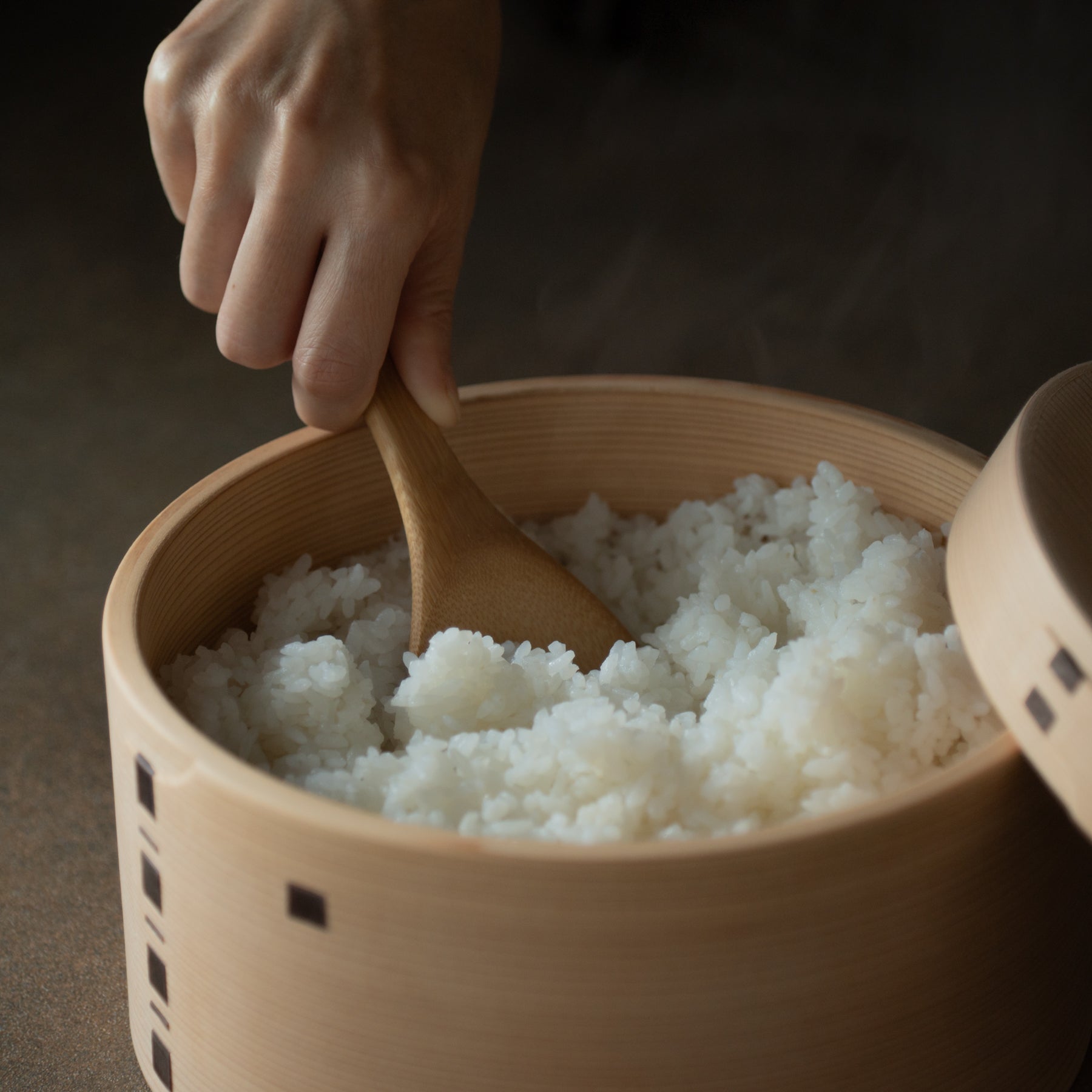 Récipient à riz Ohitsu en cèdre d'Akita