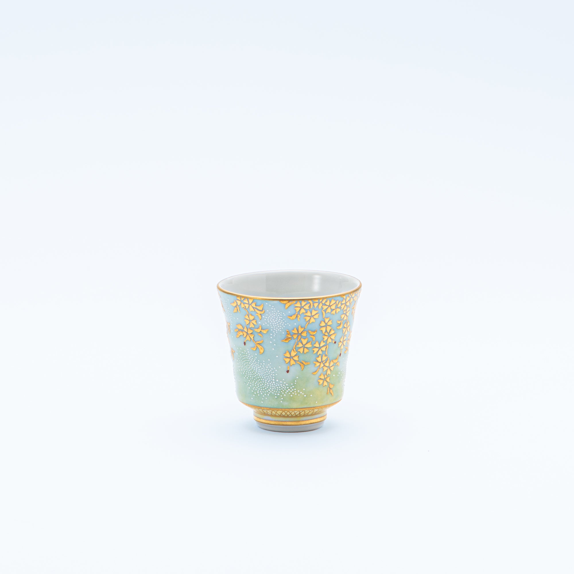 Copa de sake Morikin Shirochibu con sakura llorón en degradado azul