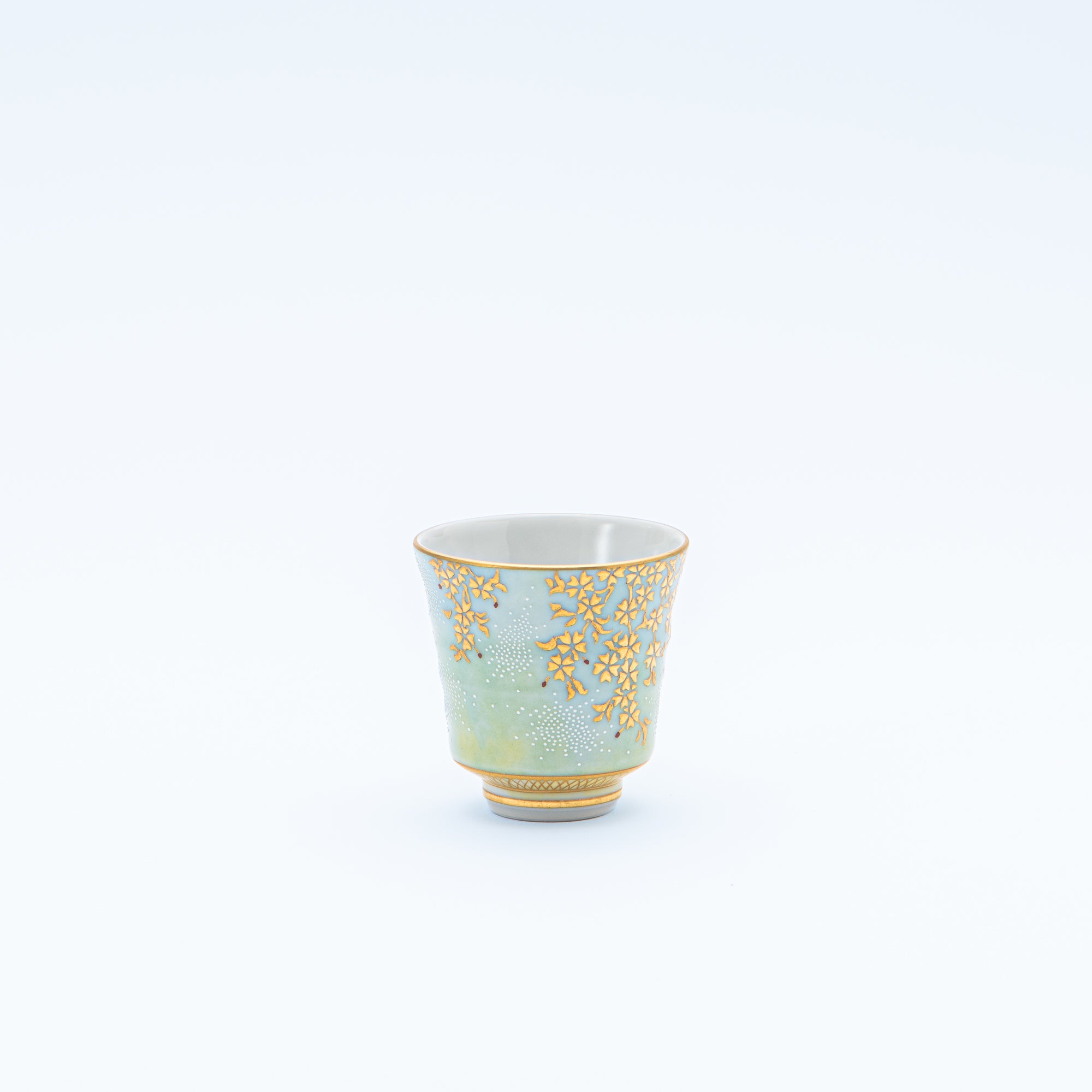 Copa de sake Morikin Shirochibu con sakura llorón en degradado azul