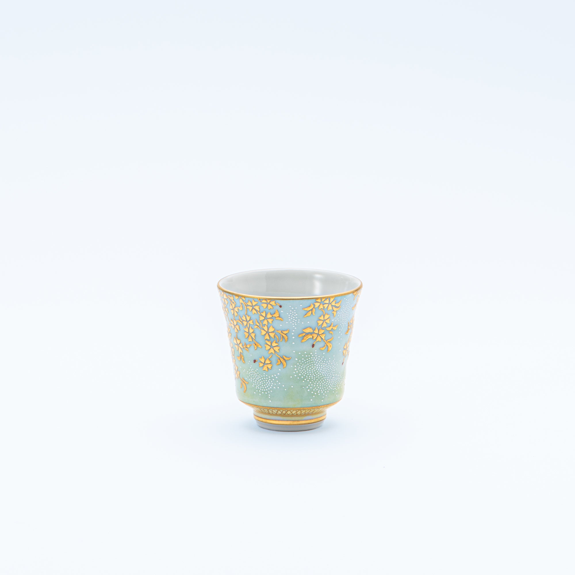 Copa de sake Morikin Shirochibu con sakura llorón en degradado azul