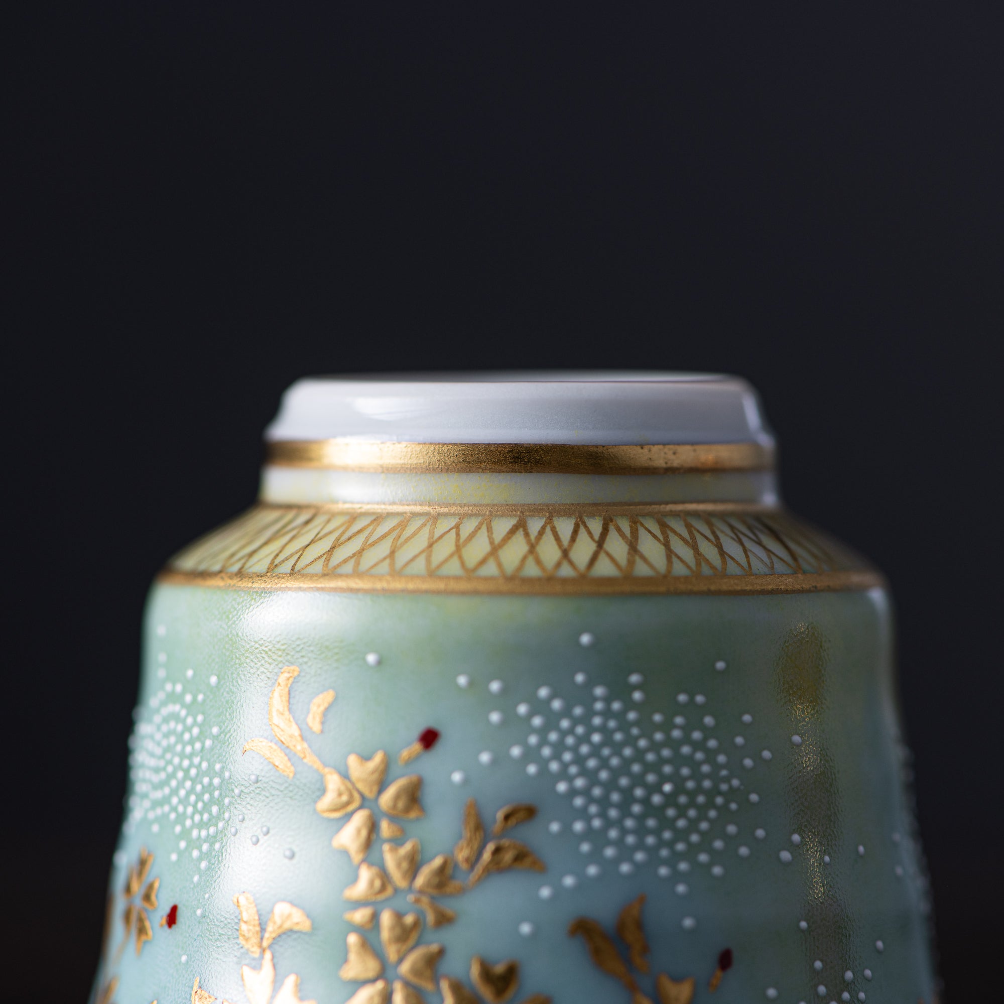 Copa de sake Morikin Shirochibu con sakura llorón en degradado azul