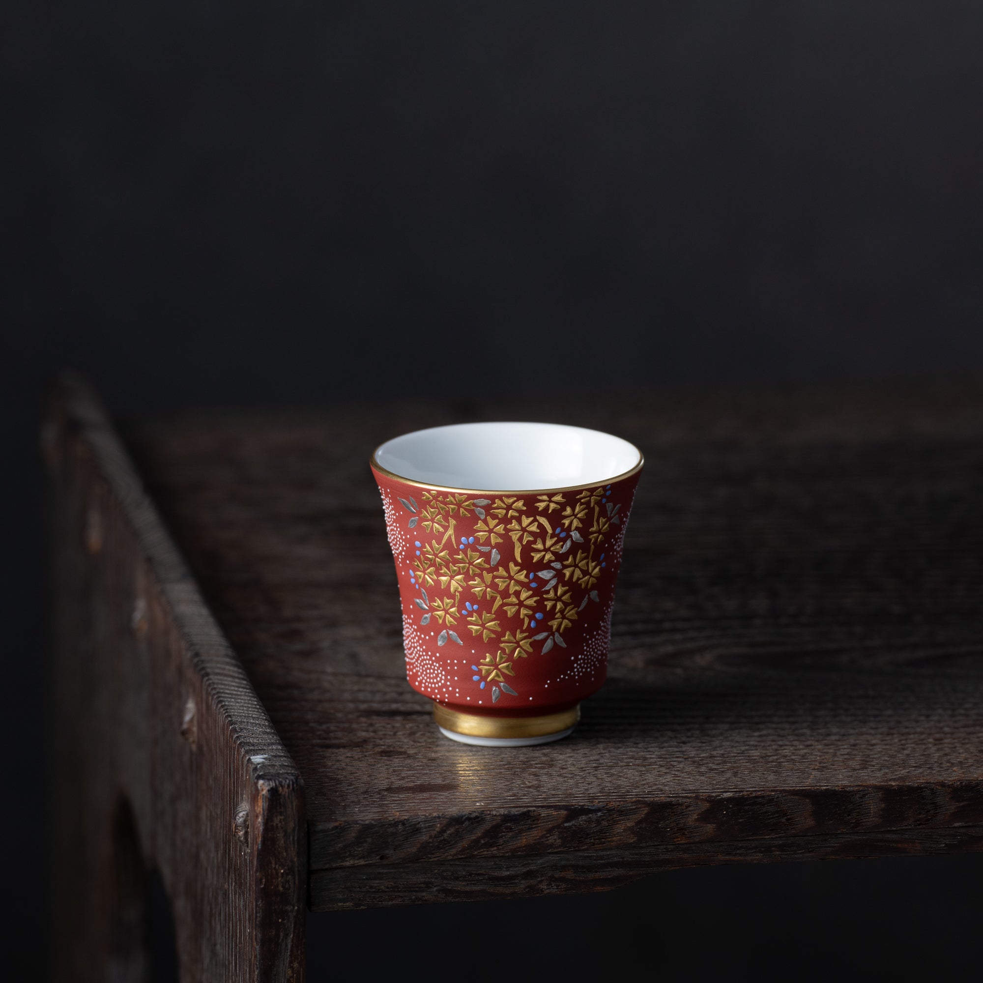 Copa de sake Morikin Shirochibu con sakura llorón rojo