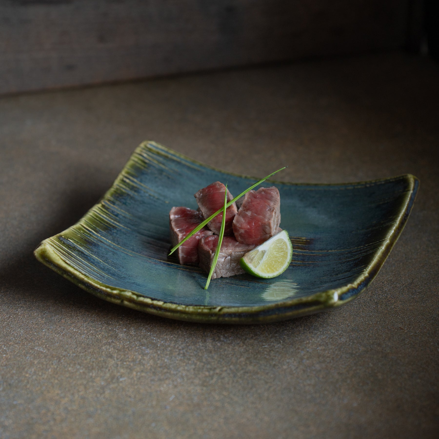 Plato Cuadrado Lateral Texturizado Oribe