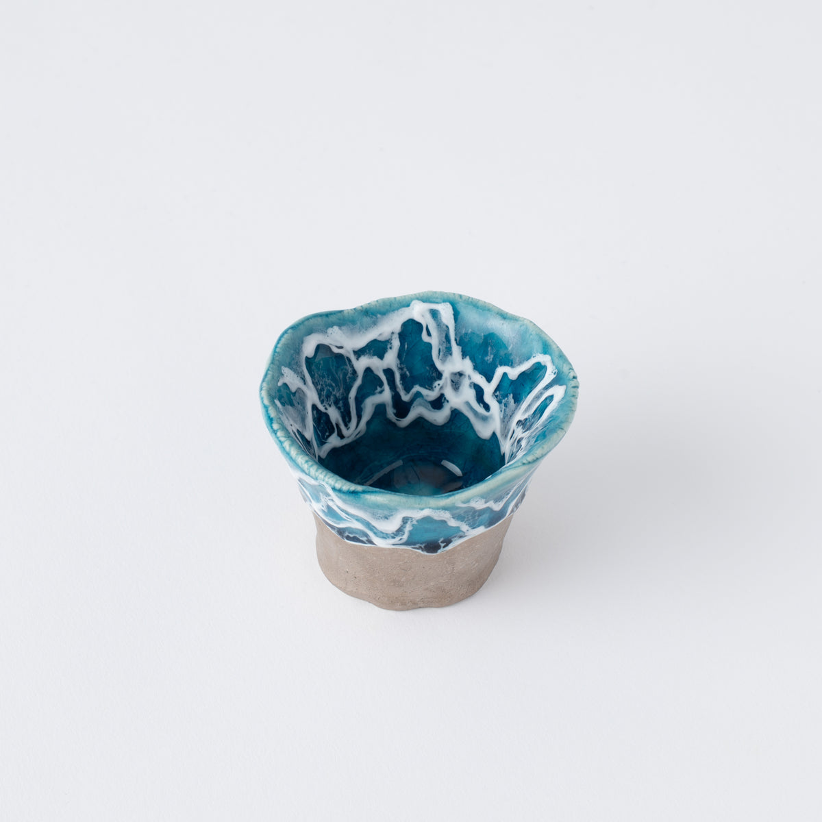 Copa de sake guinomi Sazameku Cascade en verde y platino