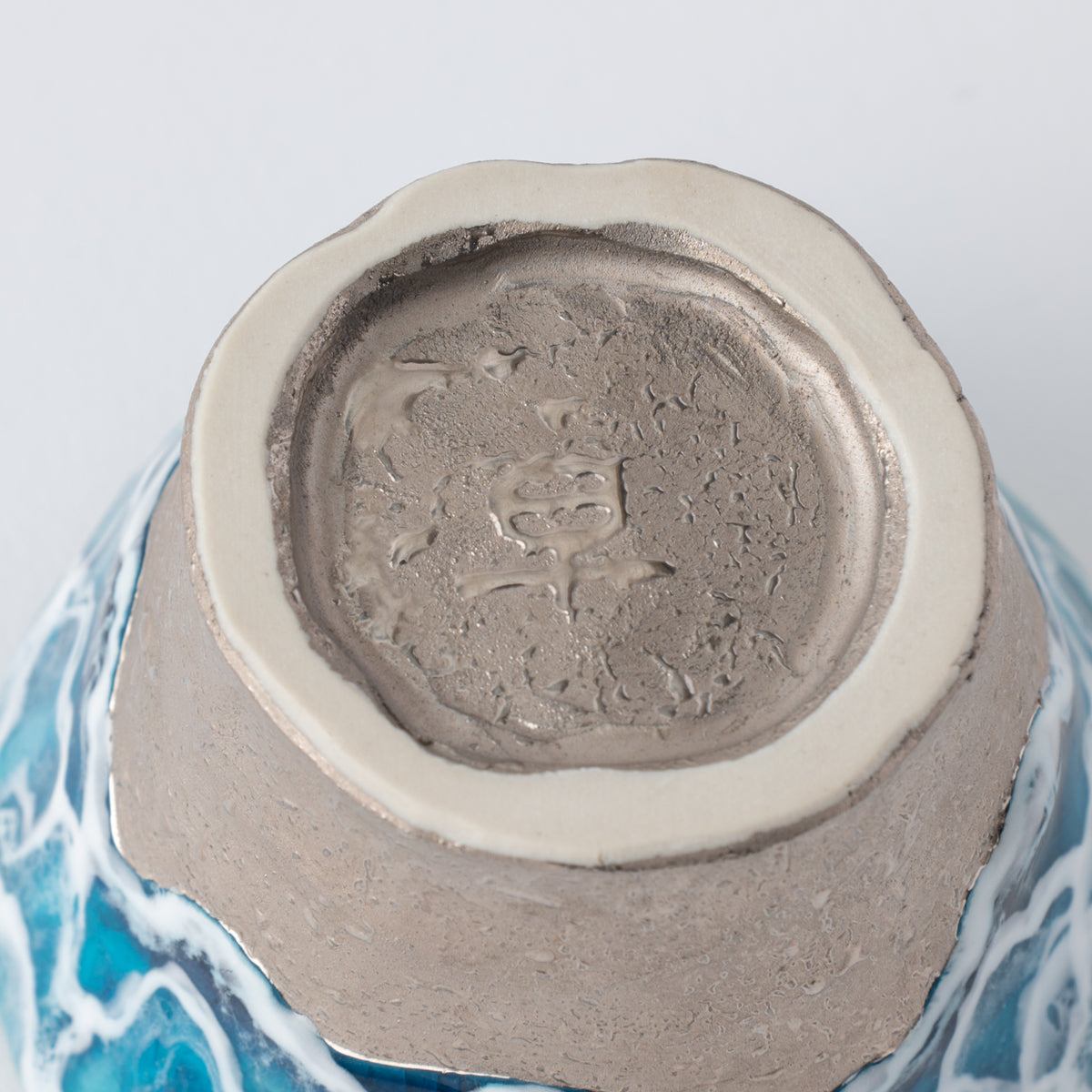 Copa de sake guinomi Sazameku Cascade en verde y platino