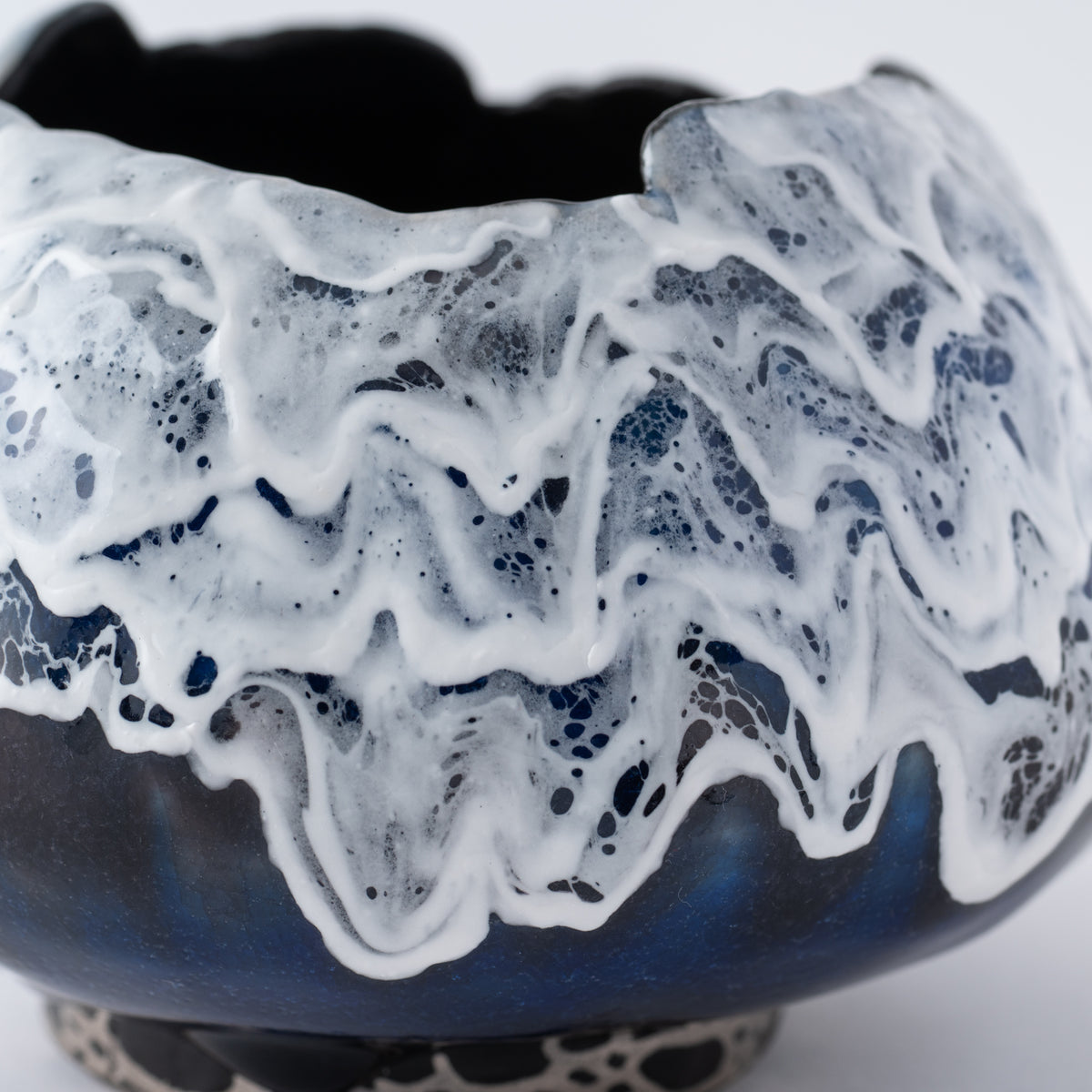 Jarrón Redondo Sazanami Cascade Azul Profundo