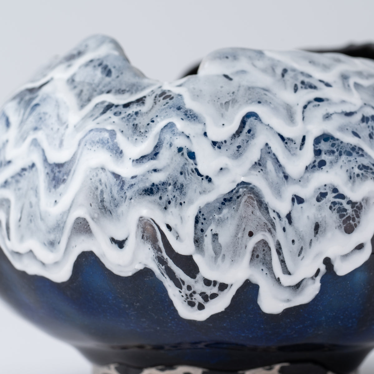 Jarrón Redondo Sazanami Cascade Azul Profundo