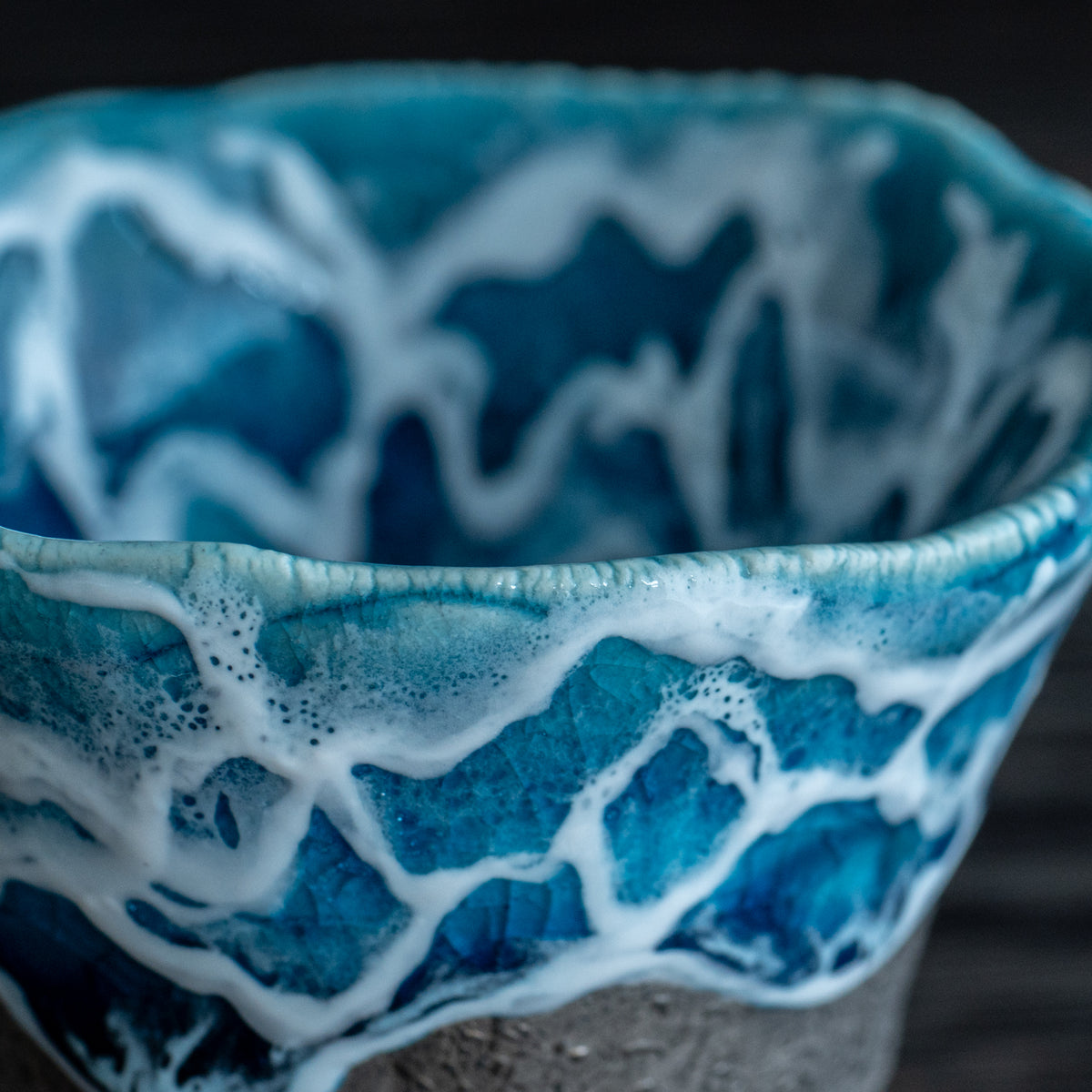 Copa de sake guinomi Sazameku Cascade en verde y platino