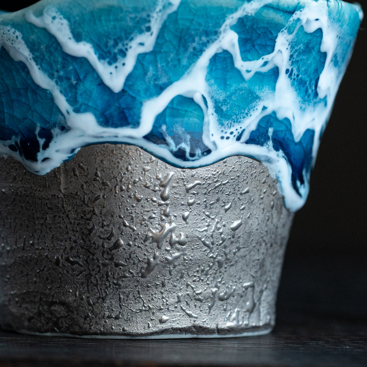 Copa de sake guinomi Sazameku Cascade en verde y platino