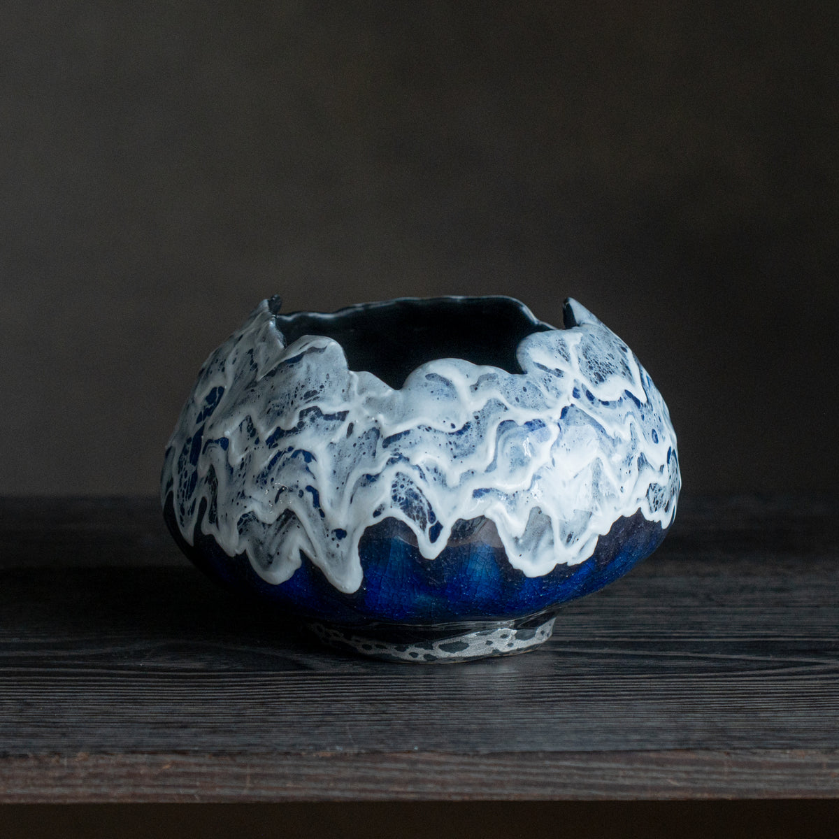 Jarrón Redondo Sazanami Cascade Azul Profundo