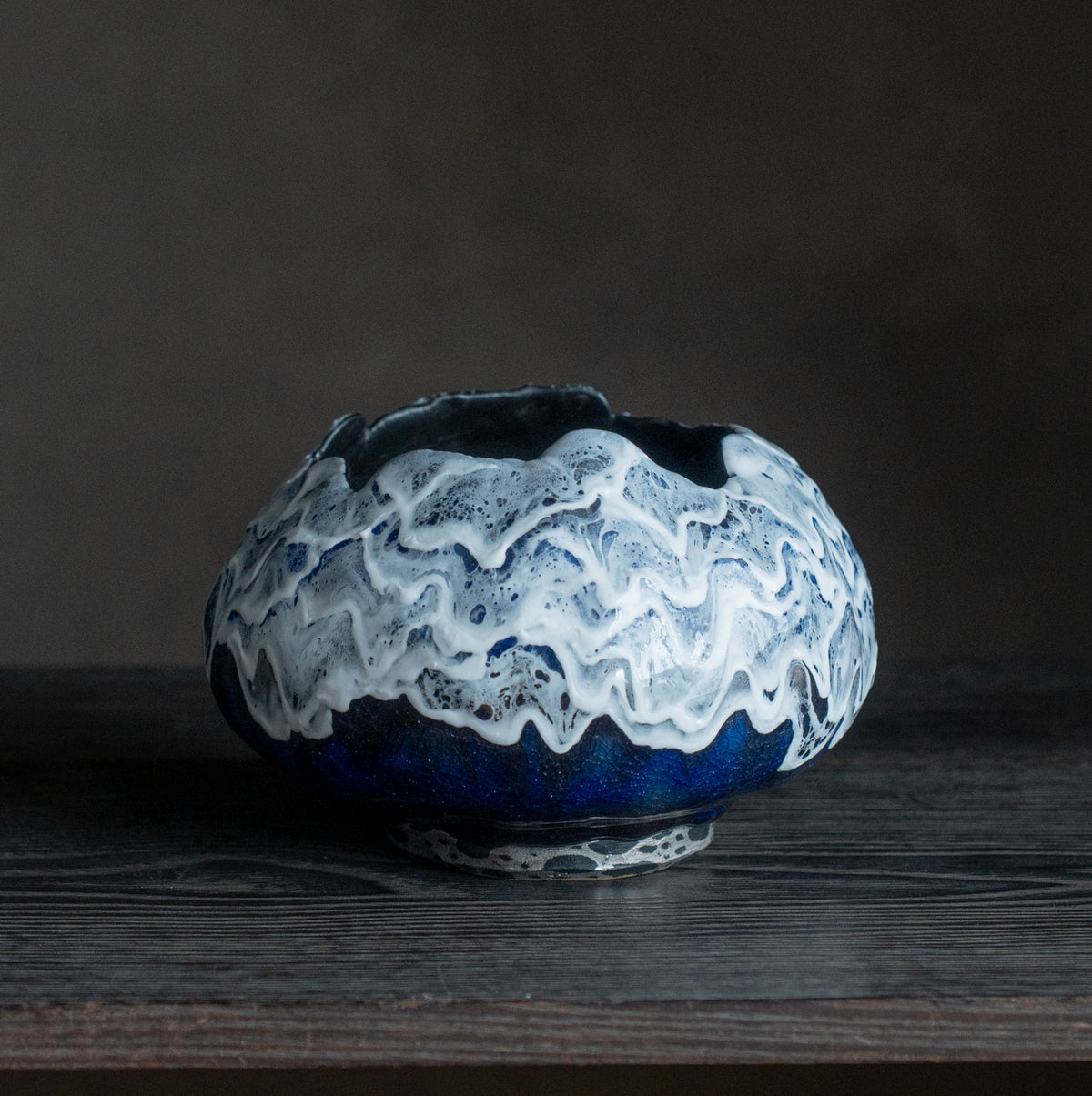 Jarrón Redondo Sazanami Cascade Azul Profundo