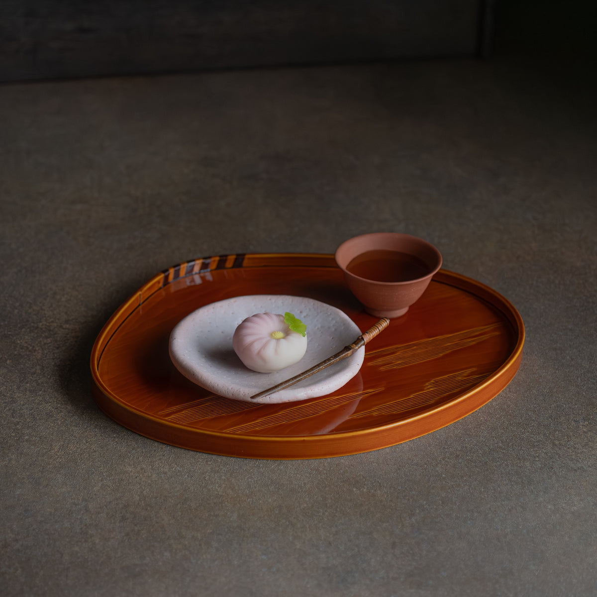 Golden Amber Clam-Shaped Tray