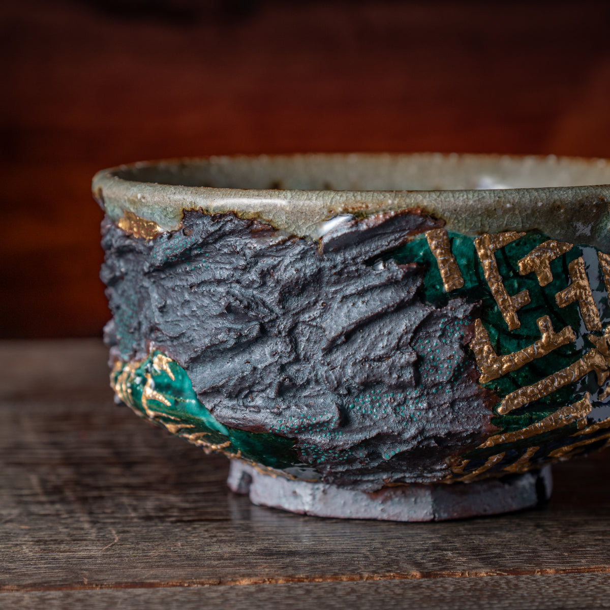 Gold Sayagata Flared Plant Pot