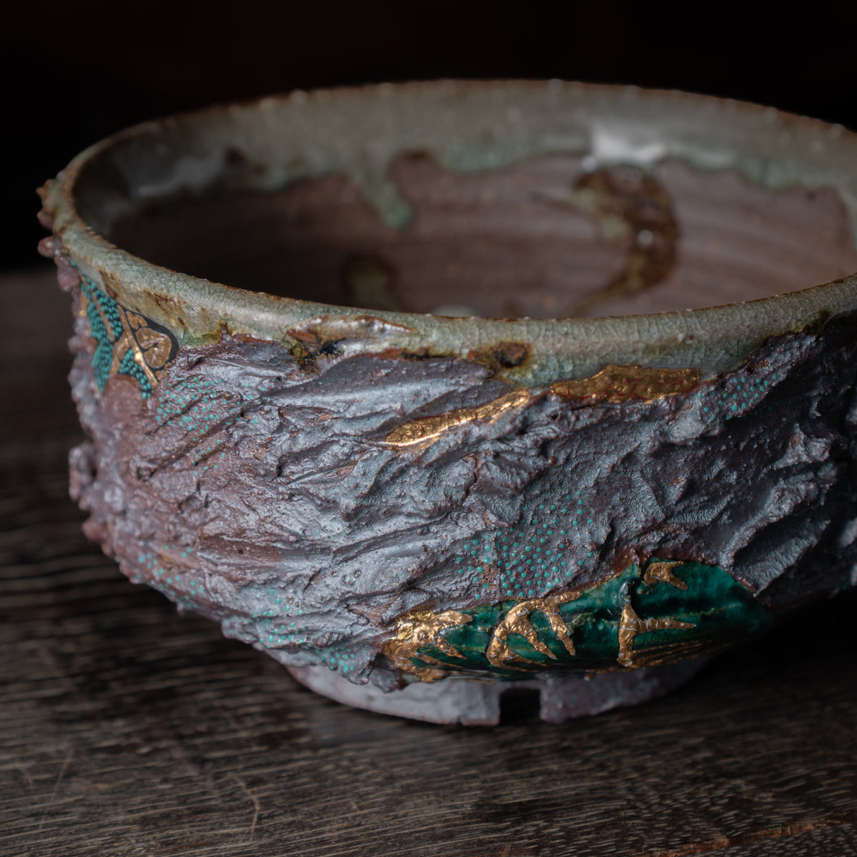 Gold Sayagata Flared Plant Pot