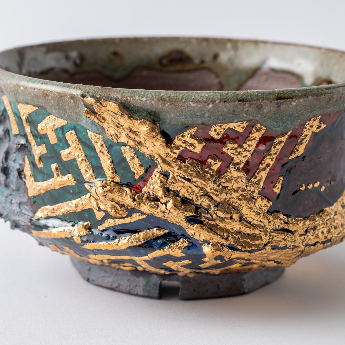 Gold Sayagata Flared Plant Pot
