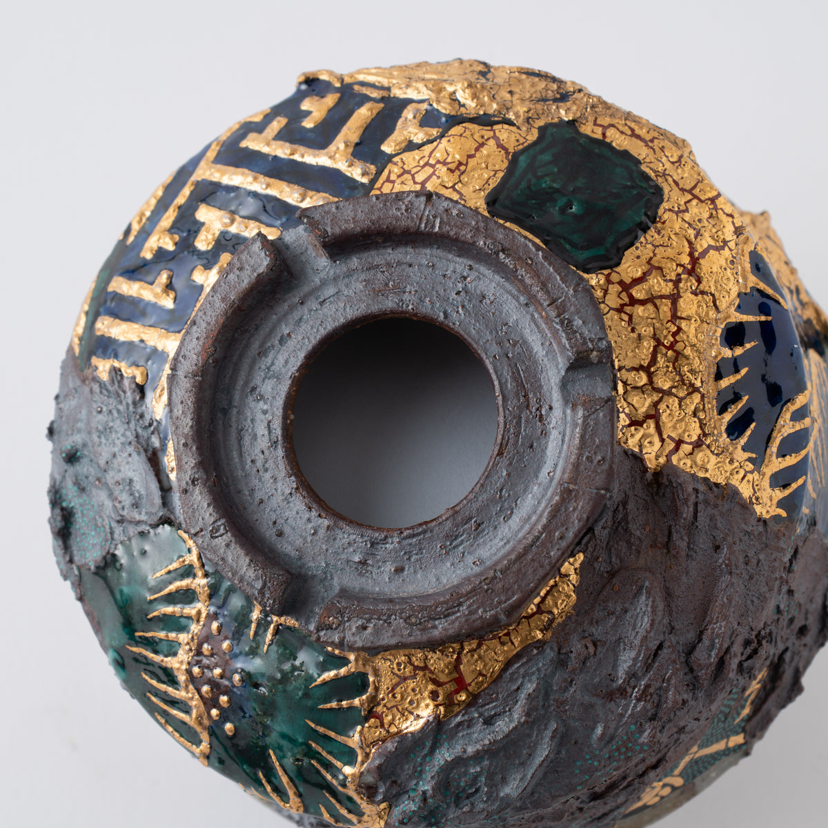 Gold Sayagata Flared Plant Pot