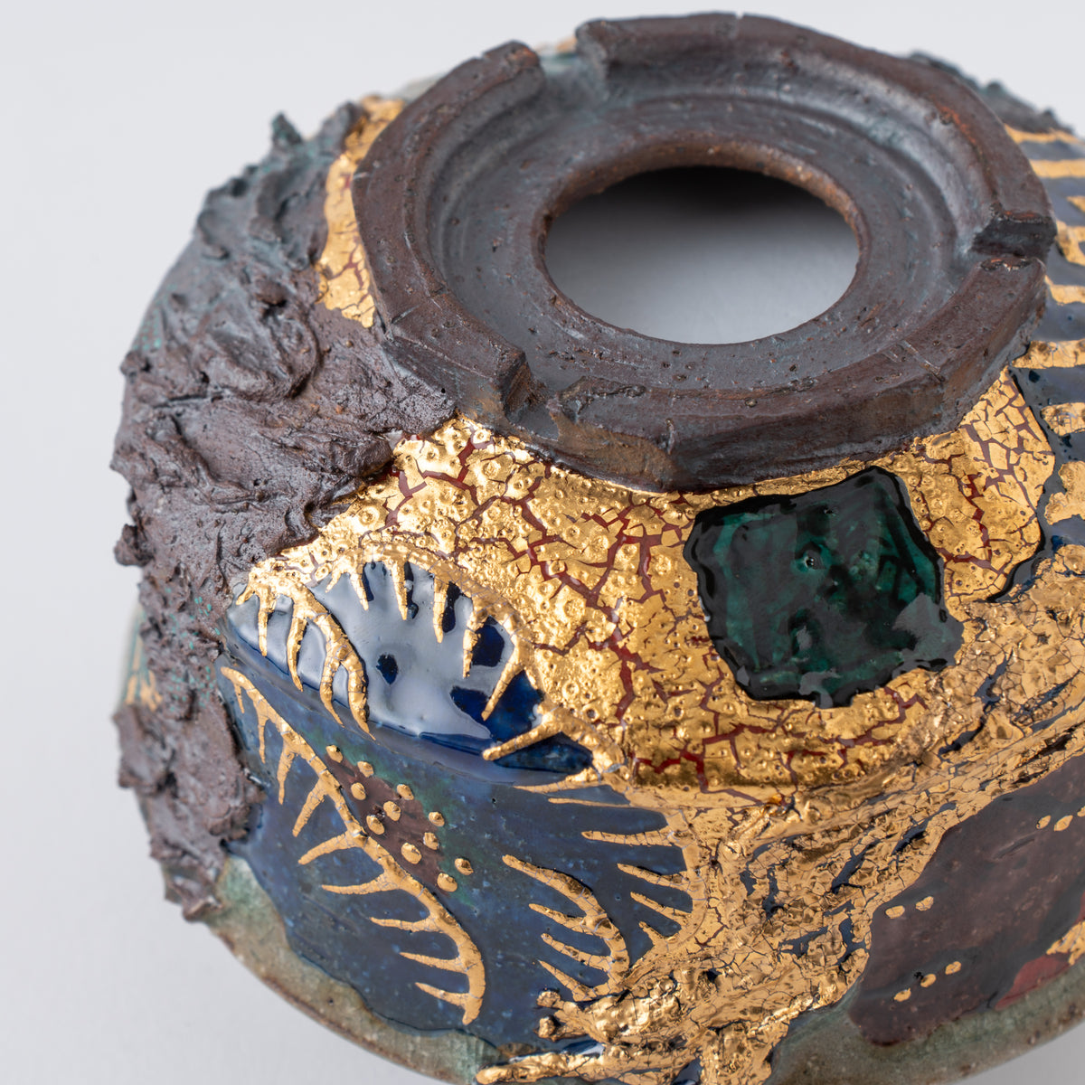 Gold Sayagata Flared Plant Pot