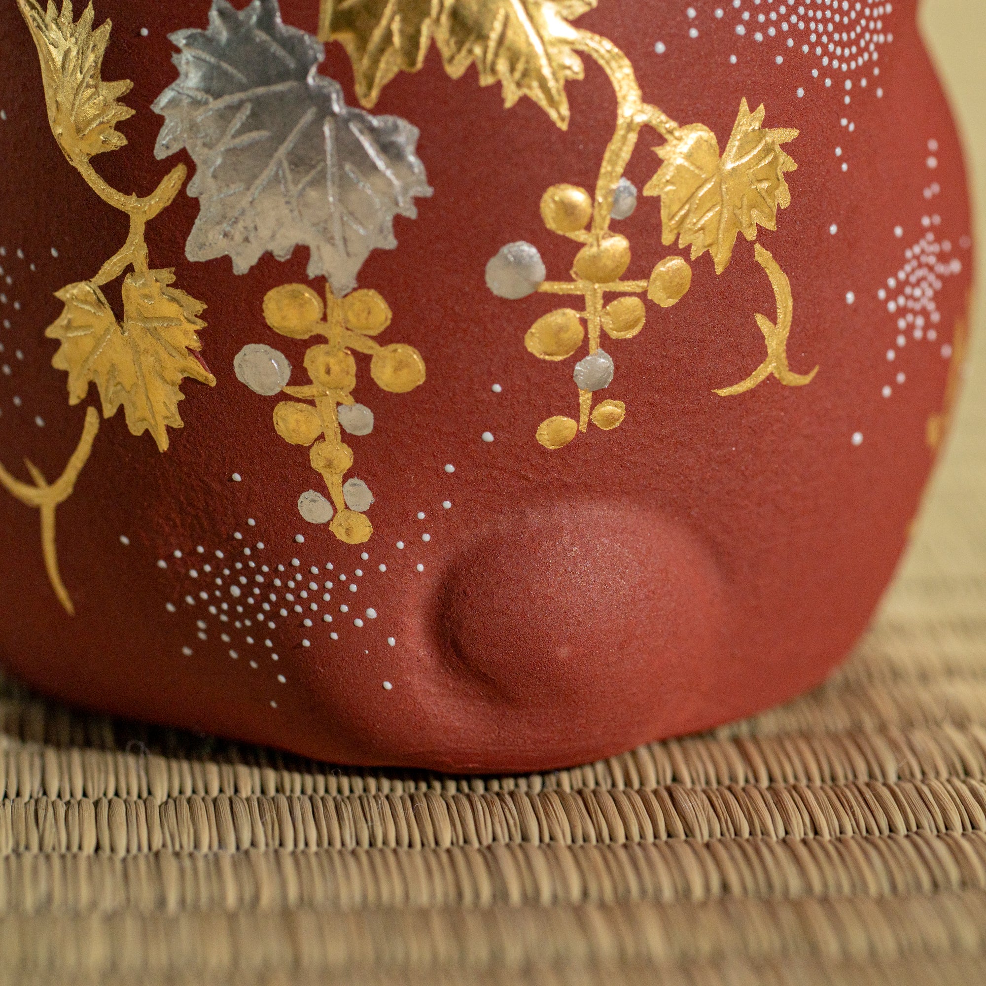 Red Morikin Shirochibu Grape Pattern Lucky Cat