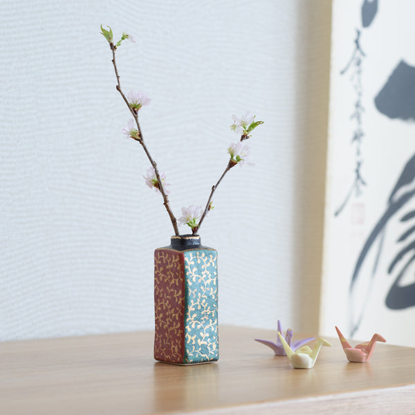 Gold Karakusa Kutani Japanese Flower Vase