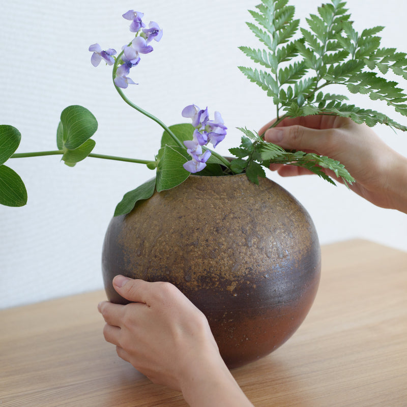 Hozan Kiln Goma Bizen Ware Round Flower Vase