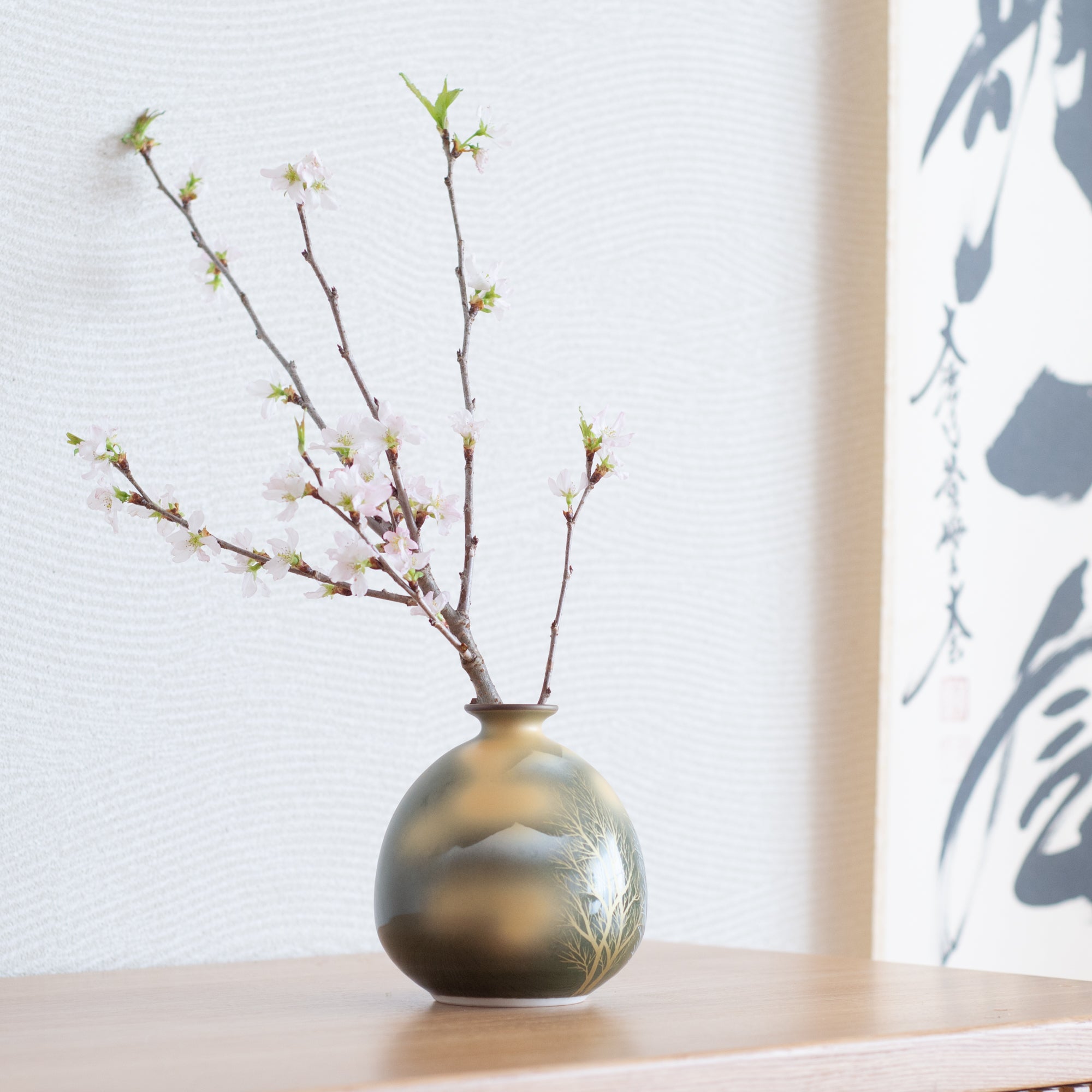 Tree and Gold Cloud Kutani Japanese Flower Vase