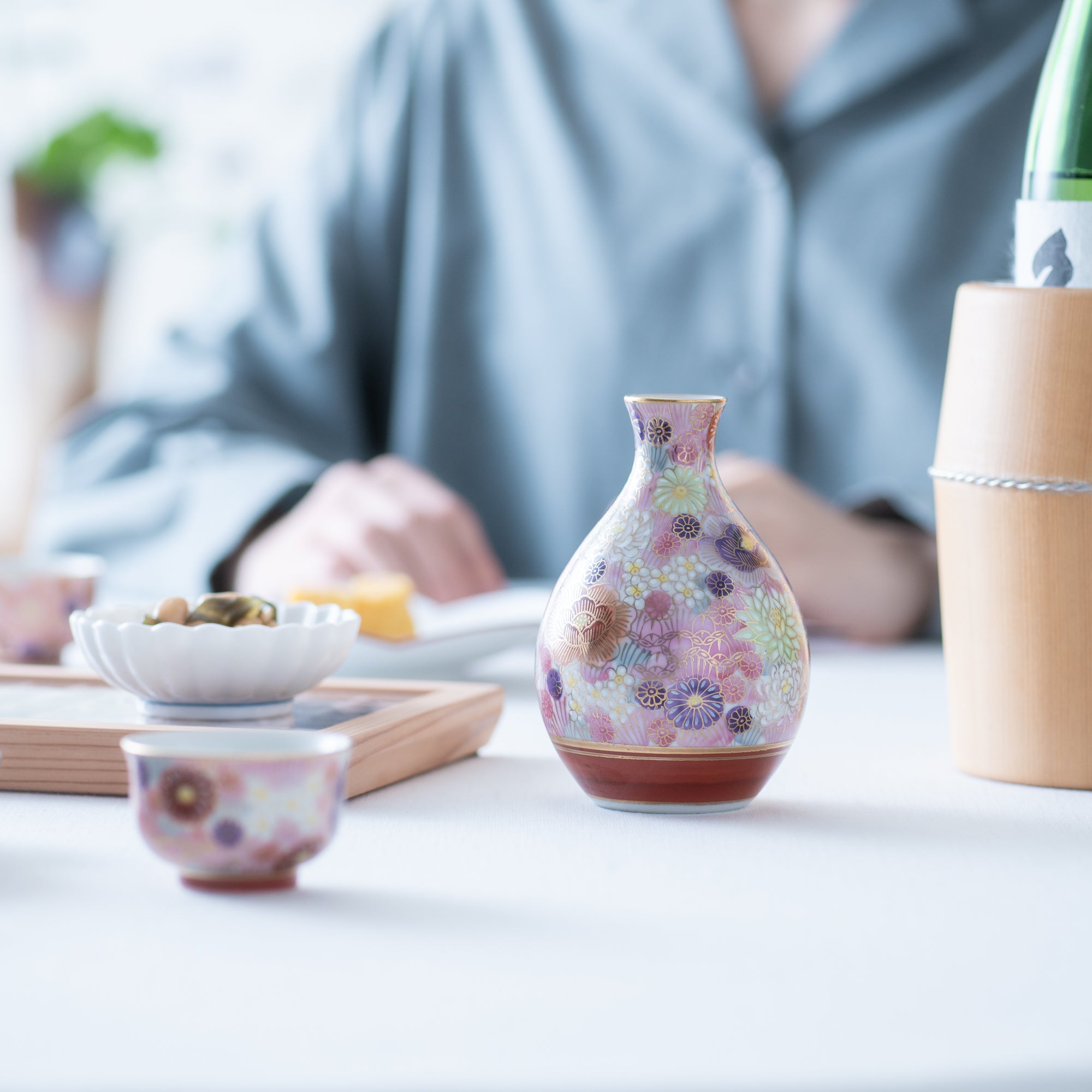 Vibrant Hanazume Sake Set