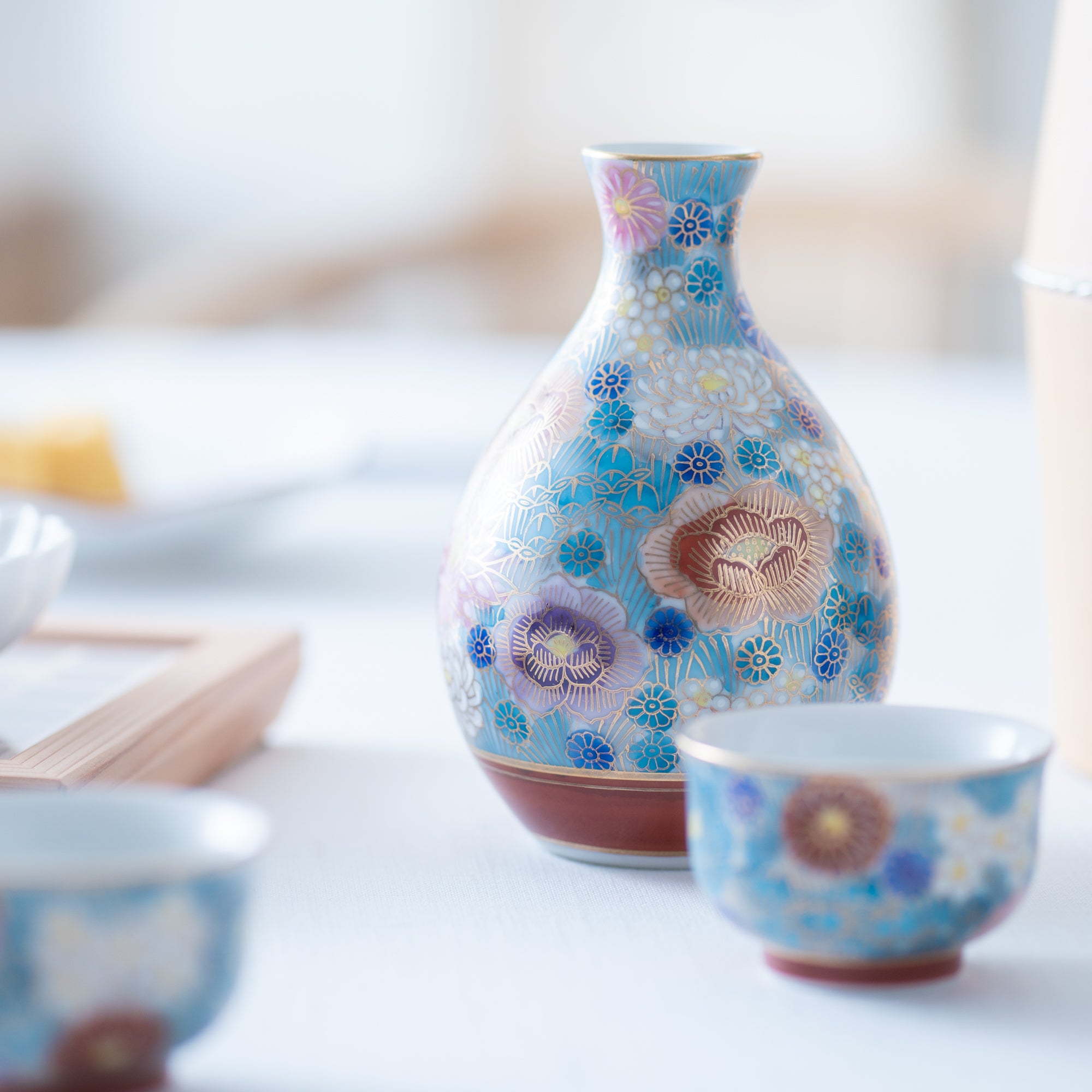 Vibrant Hanazume Sake Set