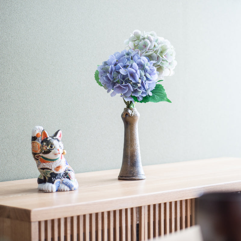 Hozan Kiln Goma and Sangiri Bizen Ware Eared Single Flower Vase