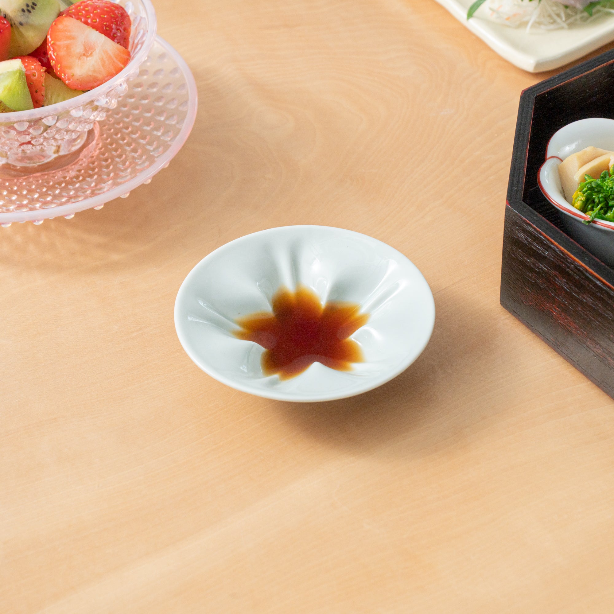 Hiracle Sakura Kutani Sauce Plate Set