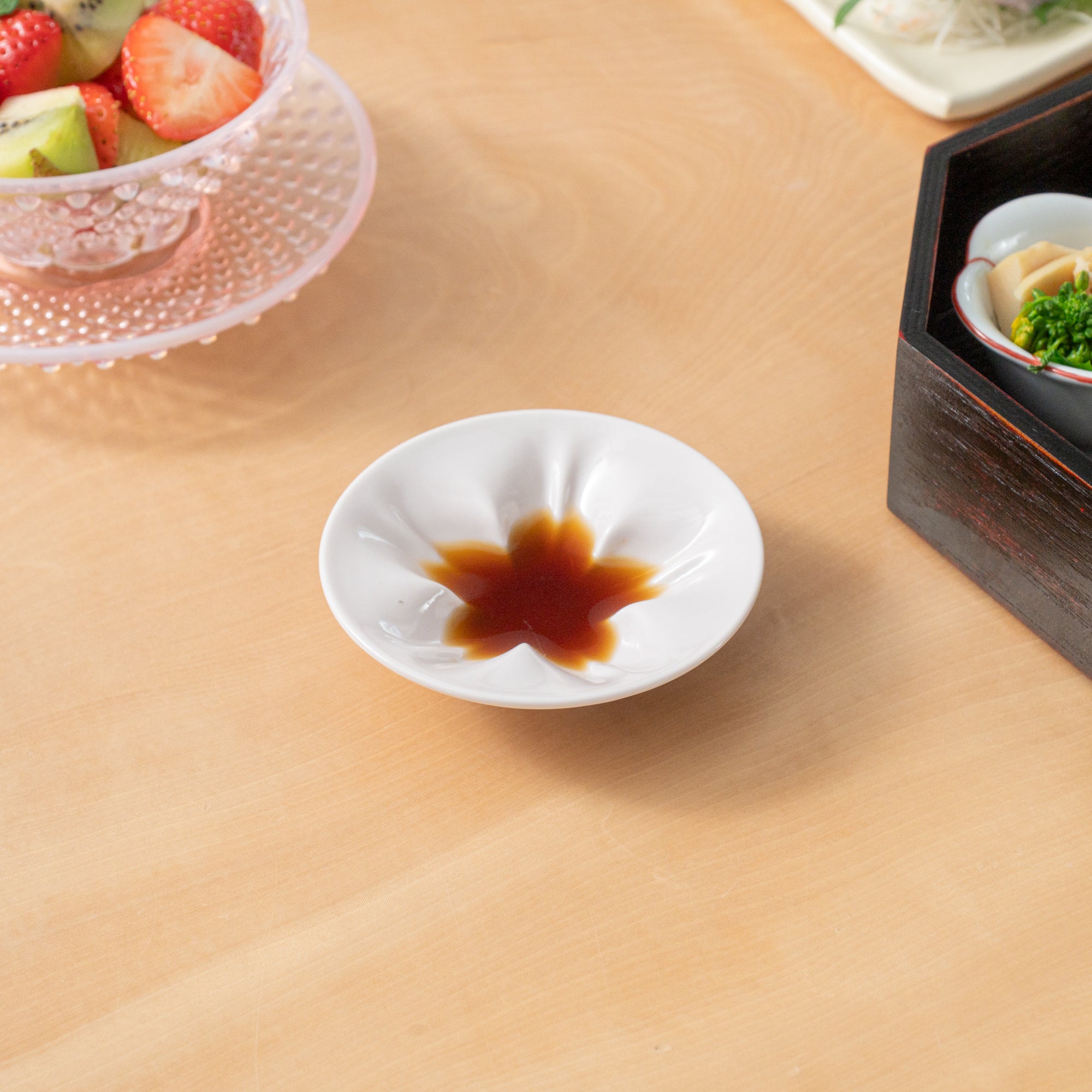 Hiracle Sakura Kutani Sauce Plate Set