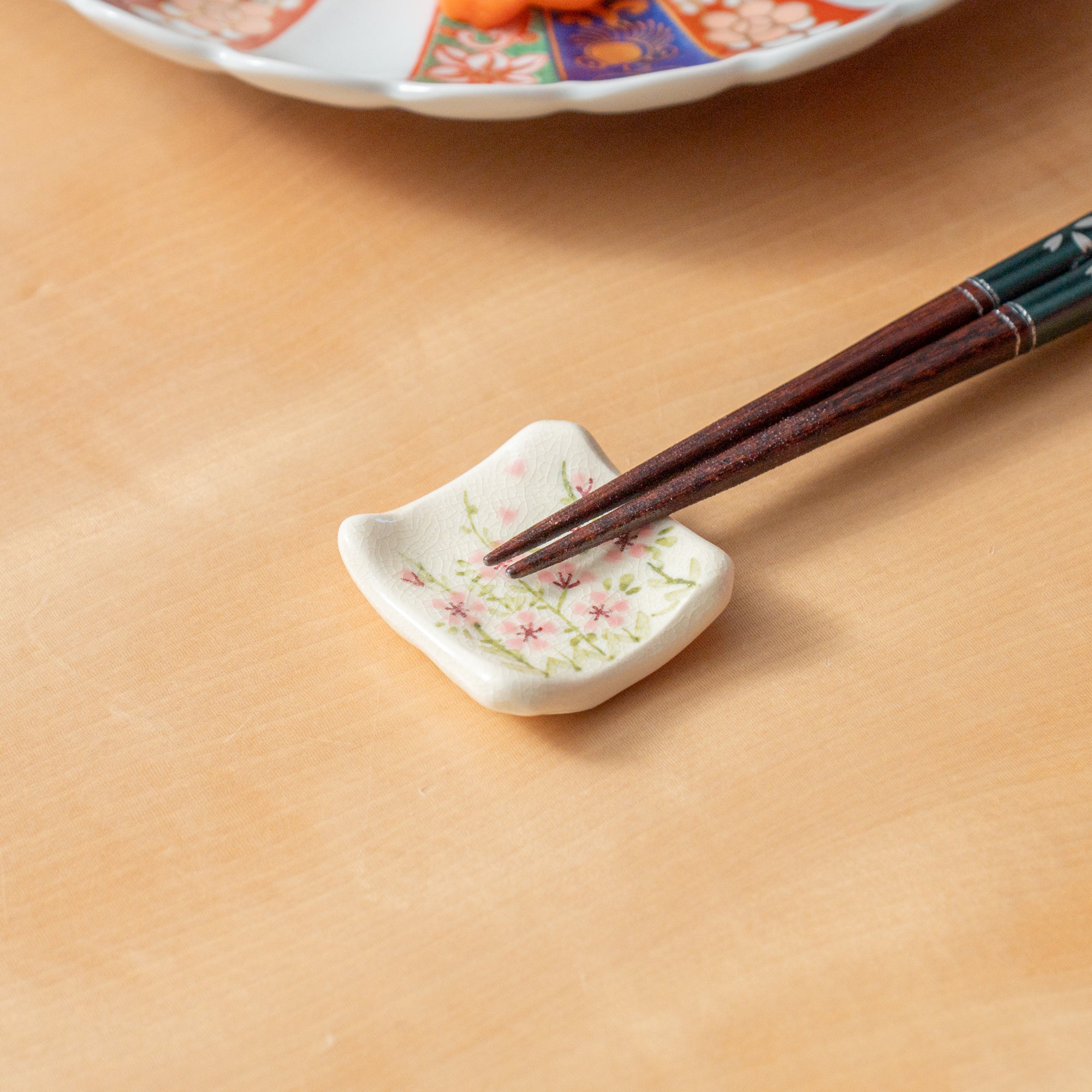 Tosen Kiln Sakura Kiyomizu Ware Chopstick Rest Set