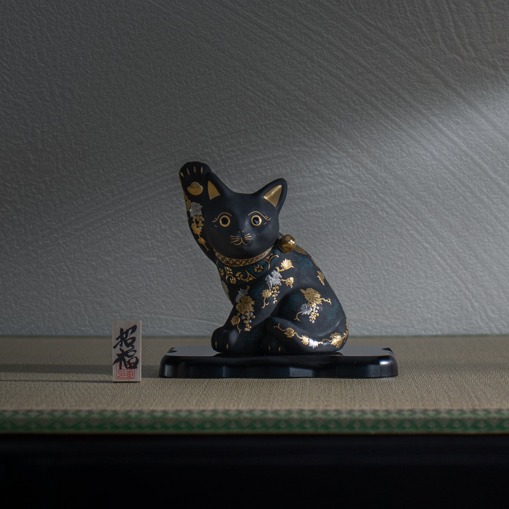 Black Morikin Grape Pattern Aochibu Lucky Cat