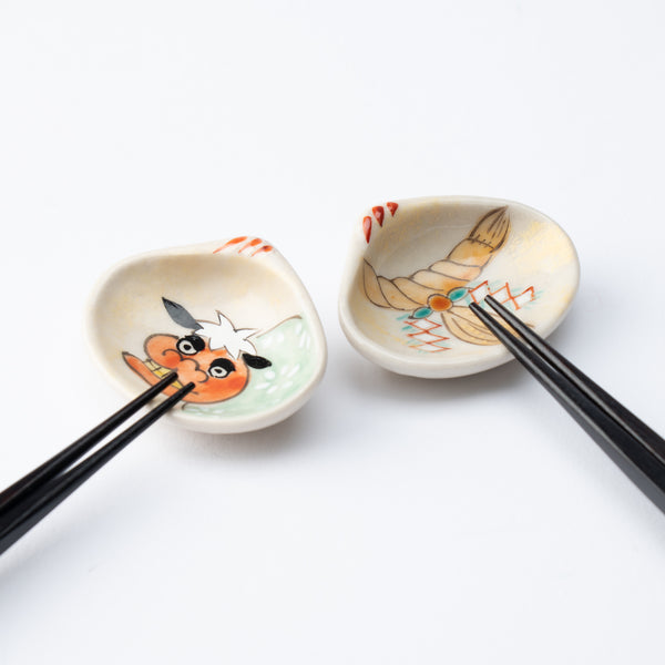 Hozan Kiln Shell-Shaped Shishi-mai and Shimenawa Kyo Ware Chopstick Rest Set