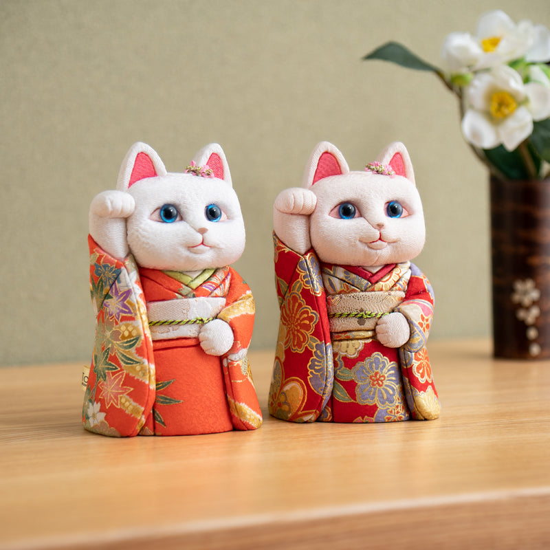 Kakinuma Ningyo Furisode Edo Kimekomi Doll Lucky Cat -Red