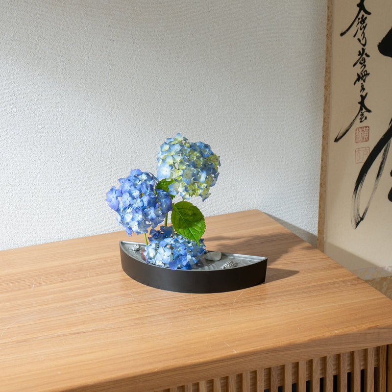 Gingado Aluminum Half Moon Ikebana Flower Vase