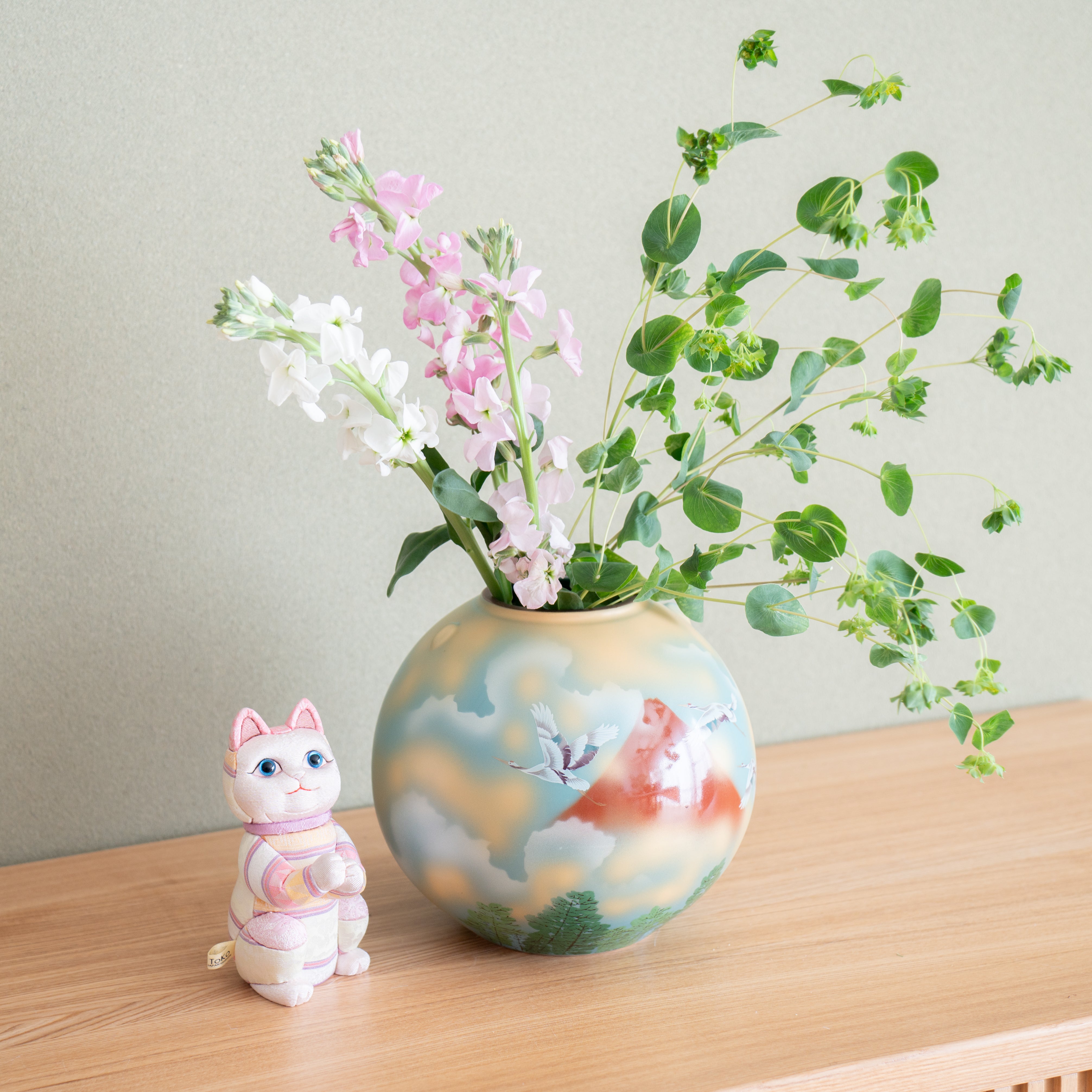 Red Fuji and Crane Kutani Ware Flower Vase with Stand