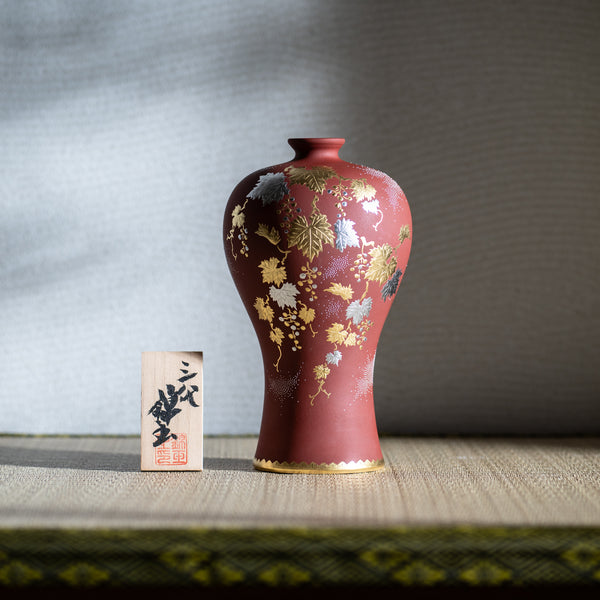 Nakada Kingyoku Red Morikin Shirochibu Grape Pattern Vase