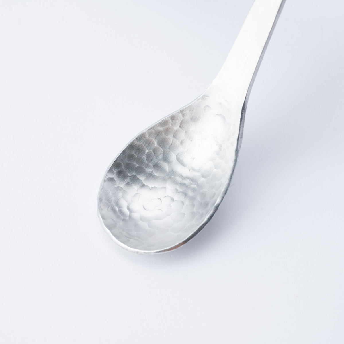 Cuchara para servir de aluminio martillado