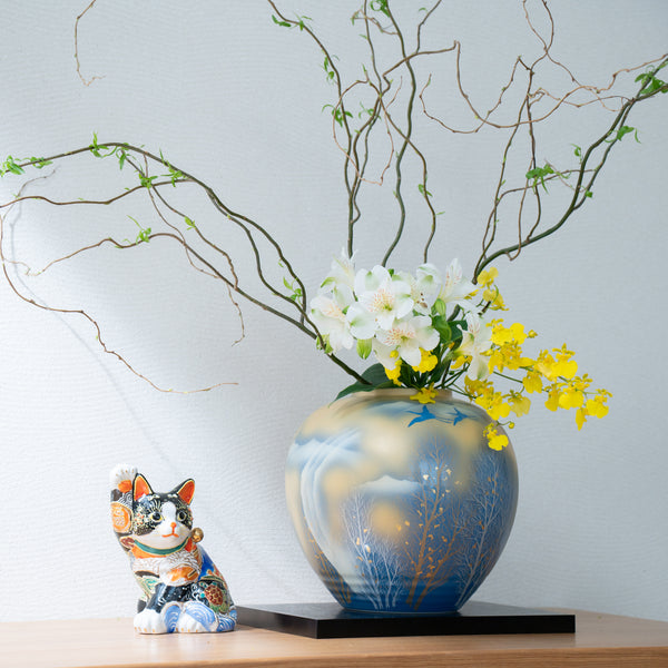 Gold Leaf and Trees Kutani Ware Flower Vase