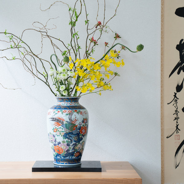Arita Porcelain Lab Yazaemon "Somenishiki" Rock Flower Bird Flower Vase