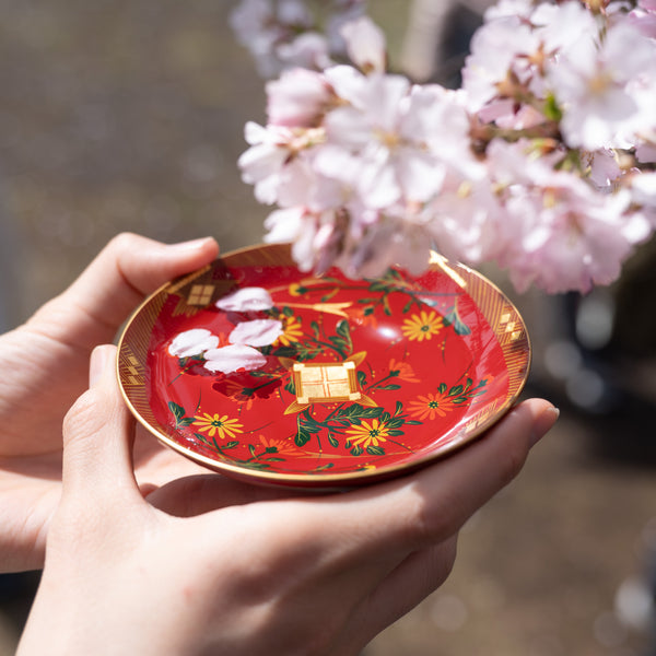 Fukunishi Sobe Red Chrysanthemum Aizu Lacquerware Sakazuki Flat Sake Cup with Stand