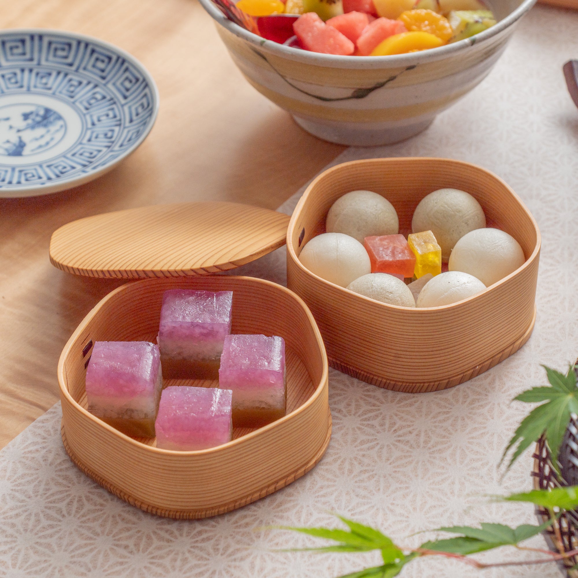 Wood‑grain Plum Blossom Shaped Bento Box