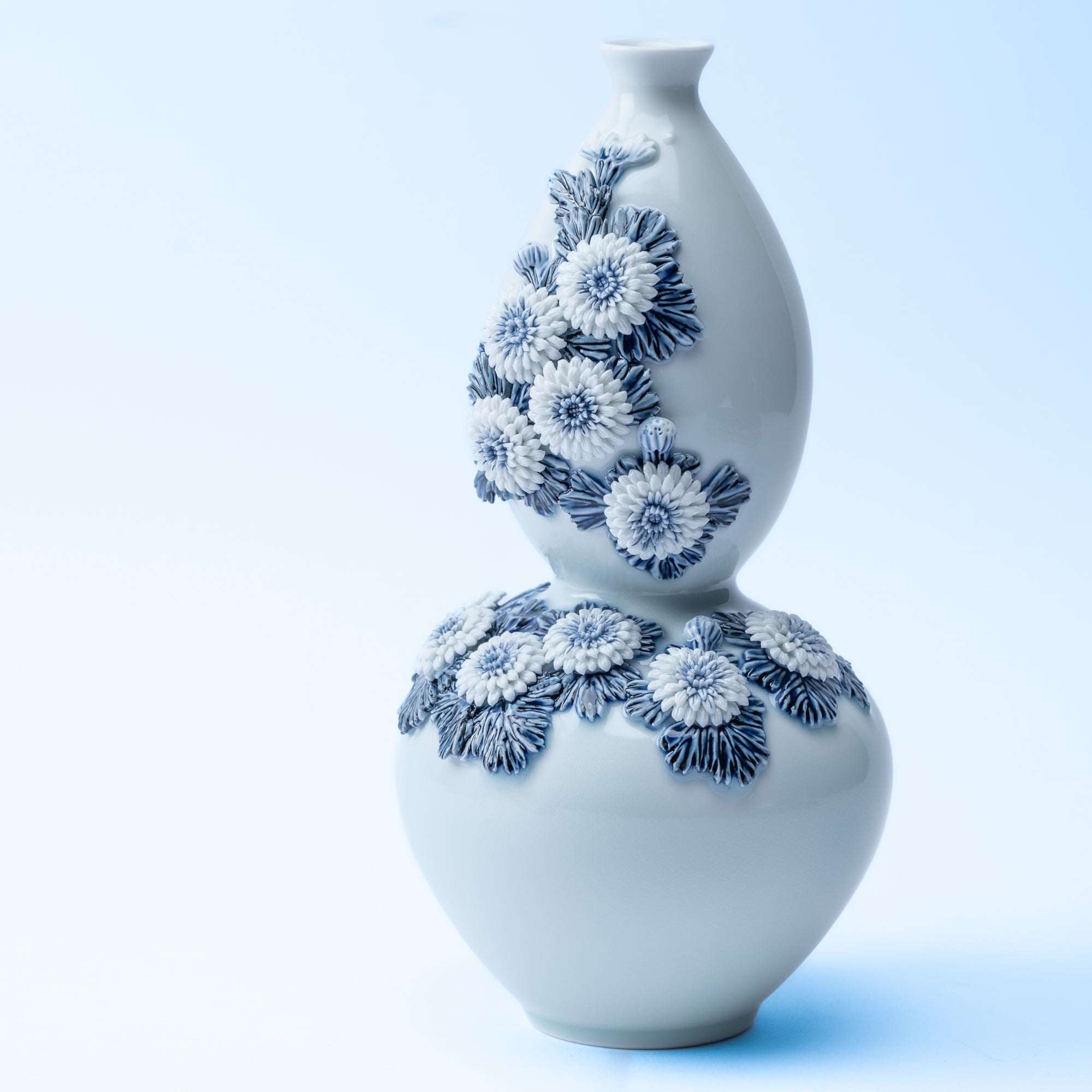 Hirado Chrysanthemum Sometsuke Flower Vase