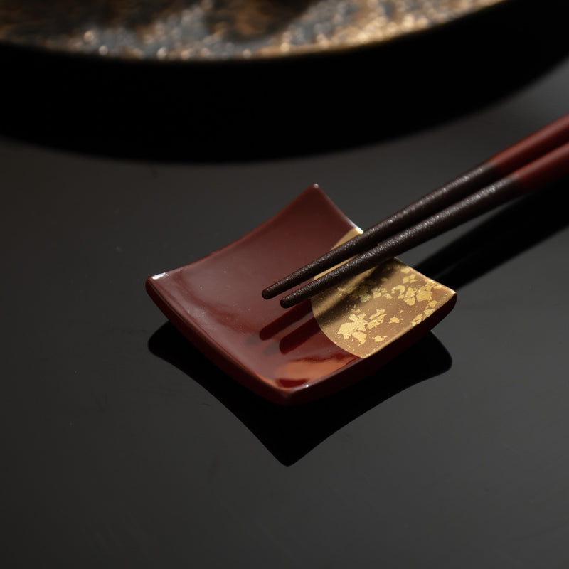 Issou Zuiun Maki-e Wakasa Lacquerware Set of Two Pairs of Chopsticks 23cm(9in)/20.5cm(8.1in) and Chopstick Rests (Set of Two)