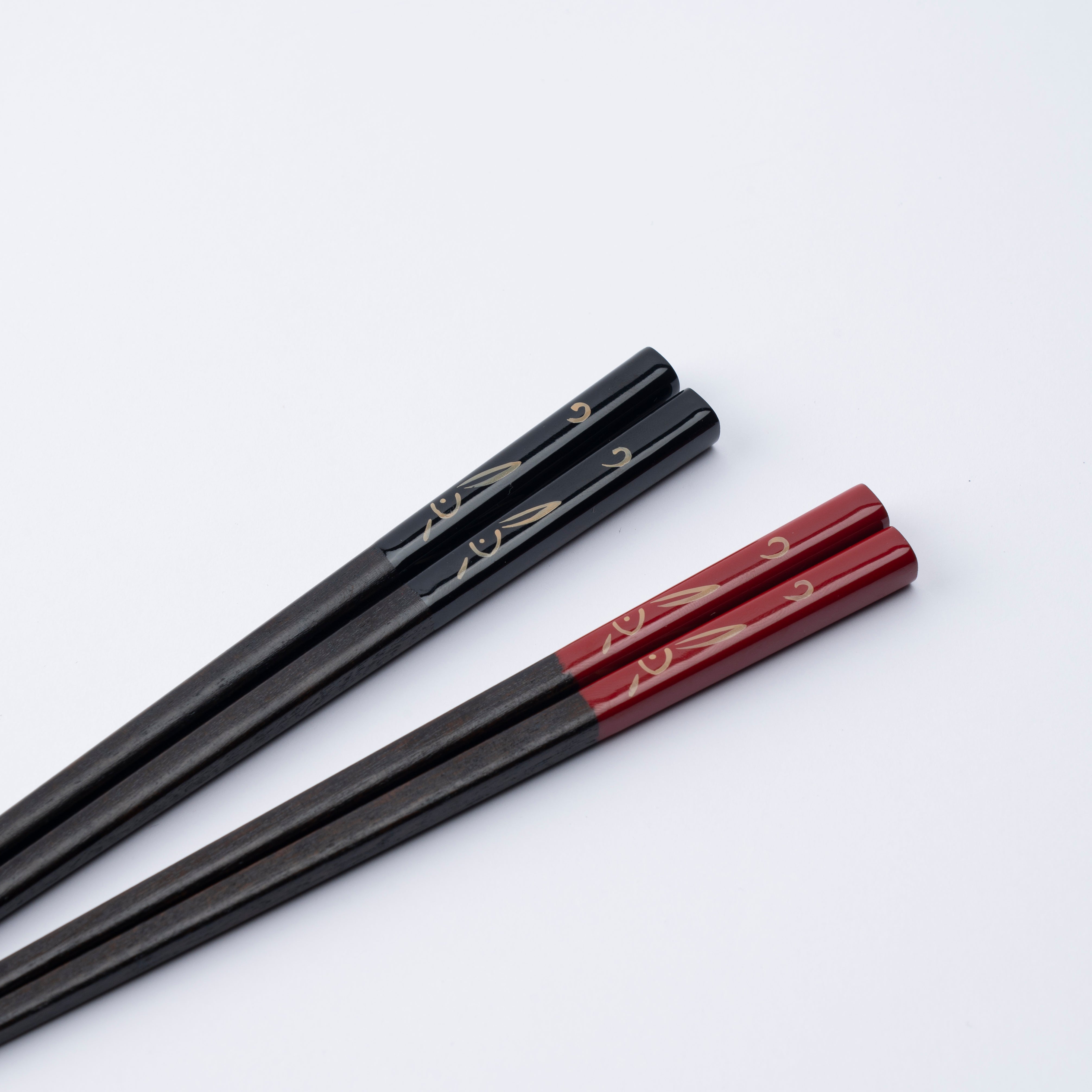 Fukunishi Sobe Rabbit Aizu Lacquerware Set of Two Pairs of Chopsticks 23 cm (9 in) and 21 cm (8.3 in)